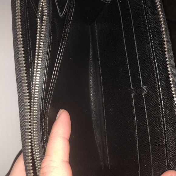 Louis Vuitton Wallet - Picture 9 of 10